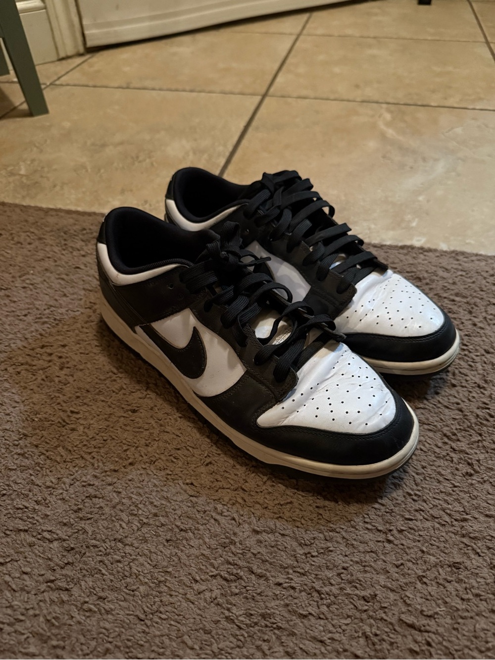 Nike men’s panda dunks